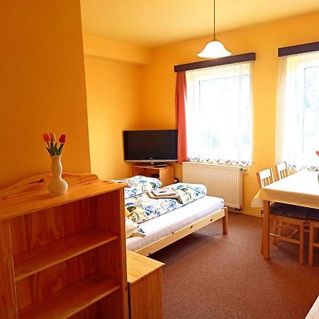 P&P Jicin Apartments - Soukrome 2-3 Luzkove Pokoje S Vlastni Kuchyni A Koupelnou Eksteriør billede