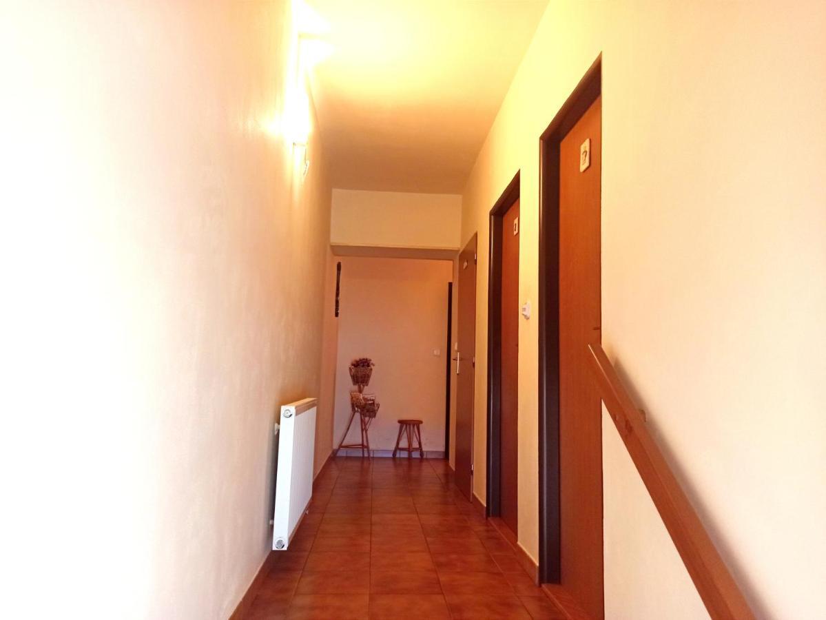 P&P Jicin Apartments - Soukrome 2-3 Luzkove Pokoje S Vlastni Kuchyni A Koupelnou Eksteriør billede