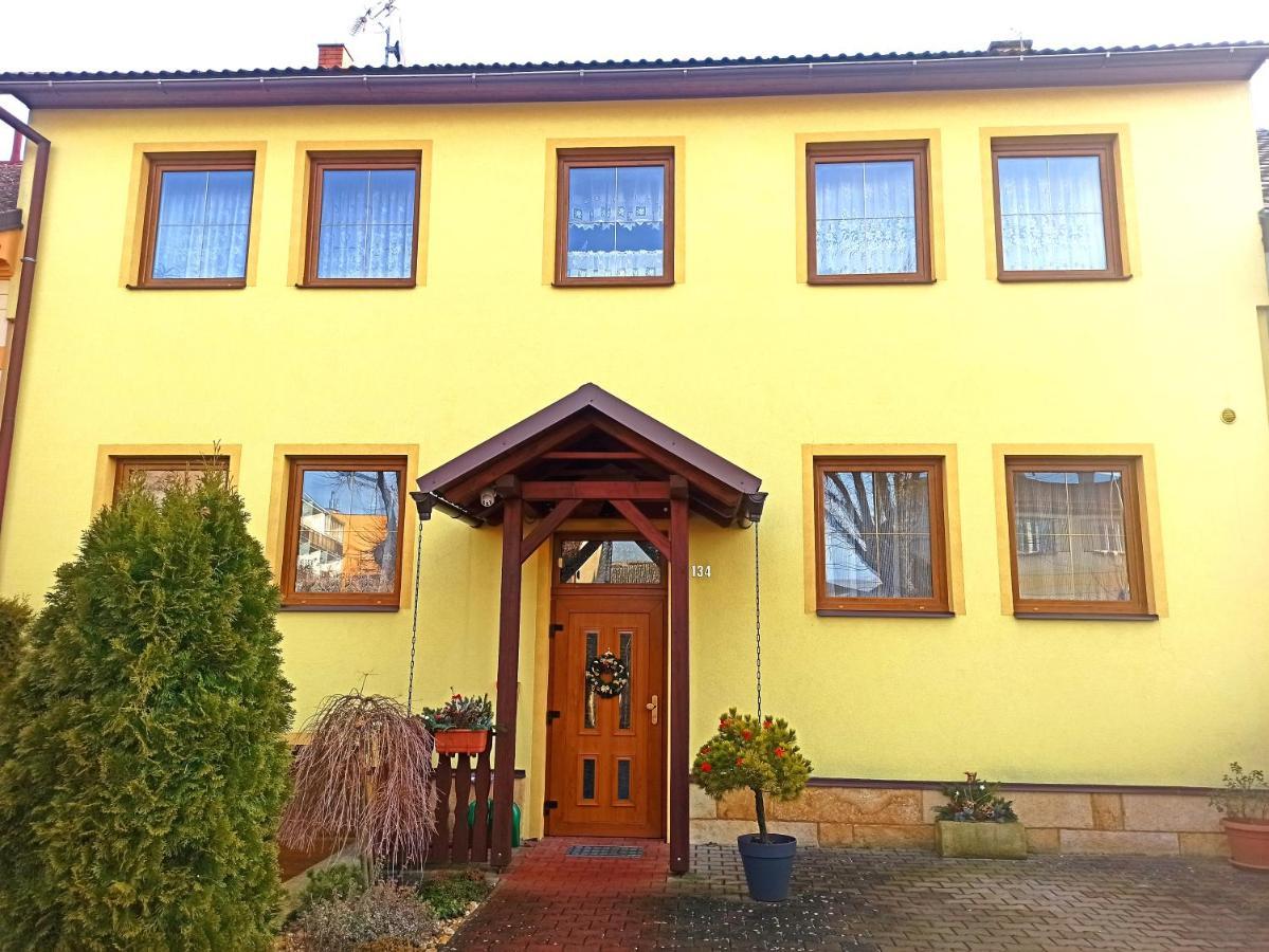 P&P Jicin Apartments - Soukrome 2-3 Luzkove Pokoje S Vlastni Kuchyni A Koupelnou Eksteriør billede