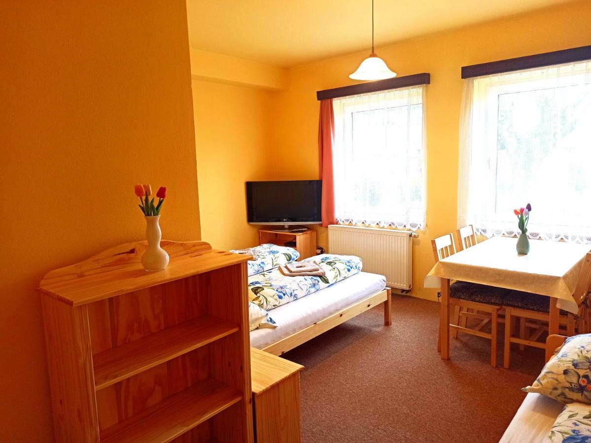 P&P Jicin Apartments - Soukrome 2-3 Luzkove Pokoje S Vlastni Kuchyni A Koupelnou Eksteriør billede