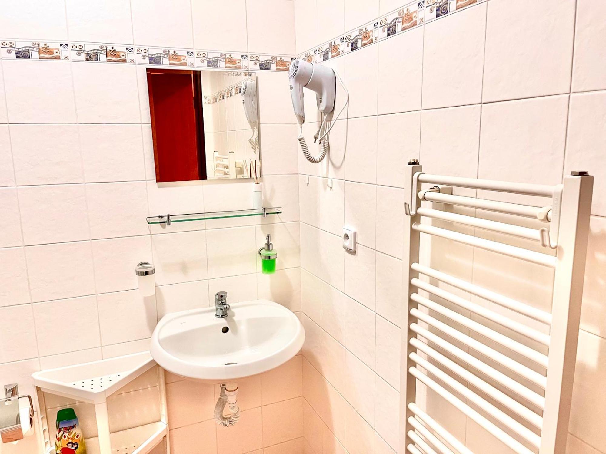 P&P Jicin Apartments - Soukrome 2-3 Luzkove Pokoje S Vlastni Kuchyni A Koupelnou Eksteriør billede