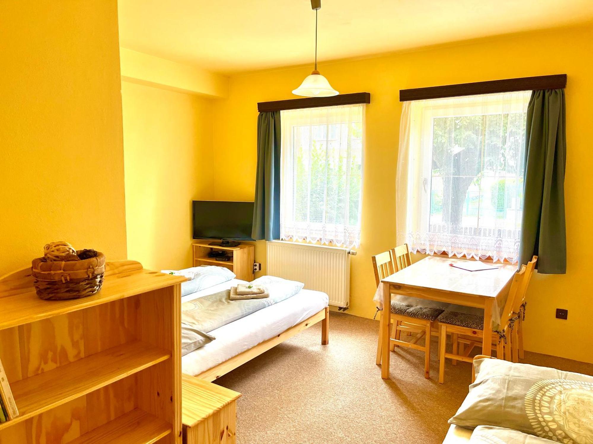P&P Jicin Apartments - Soukrome 2-3 Luzkove Pokoje S Vlastni Kuchyni A Koupelnou Eksteriør billede