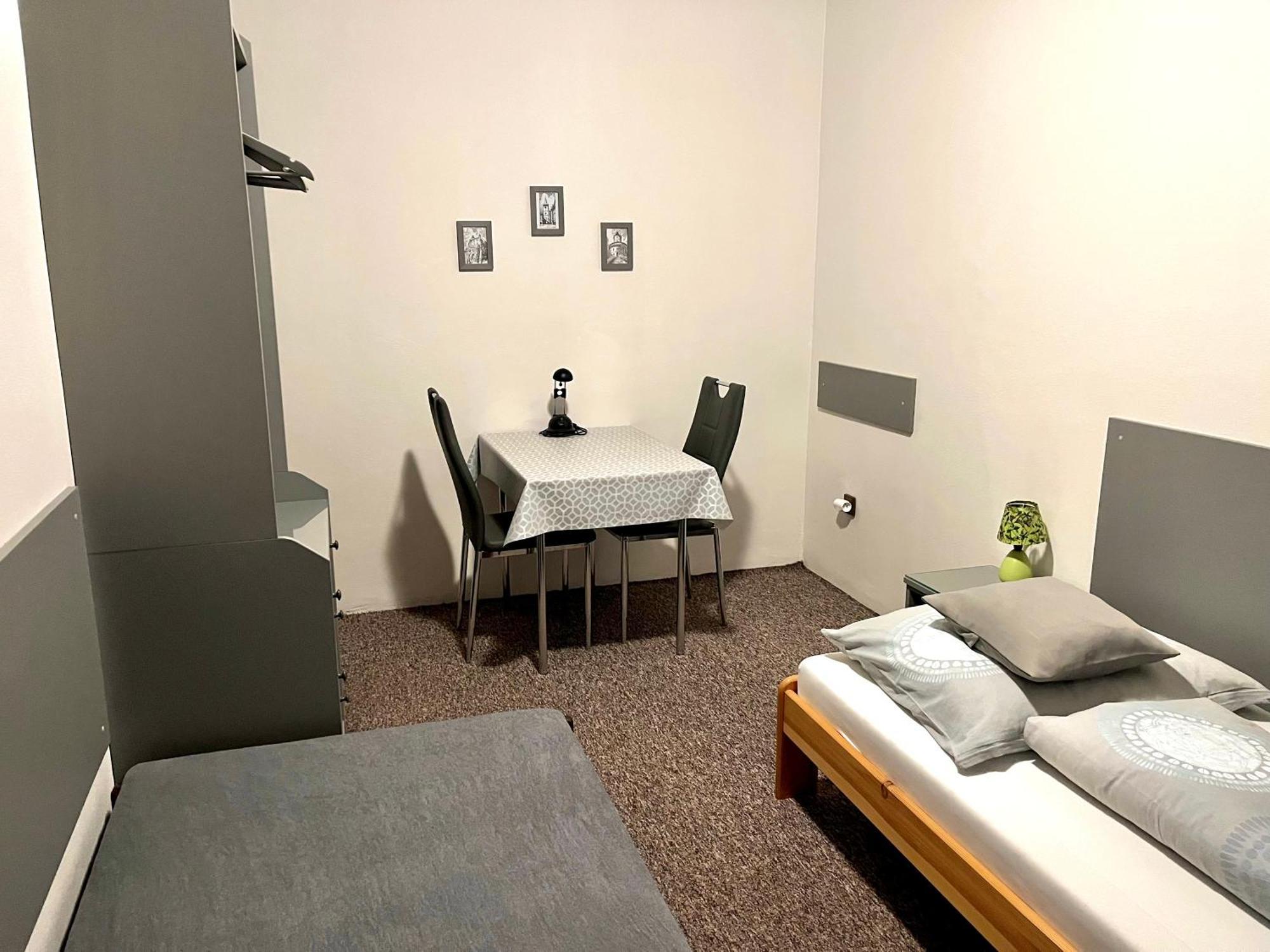 P&P Jicin Apartments - Soukrome 2-3 Luzkove Pokoje S Vlastni Kuchyni A Koupelnou Eksteriør billede